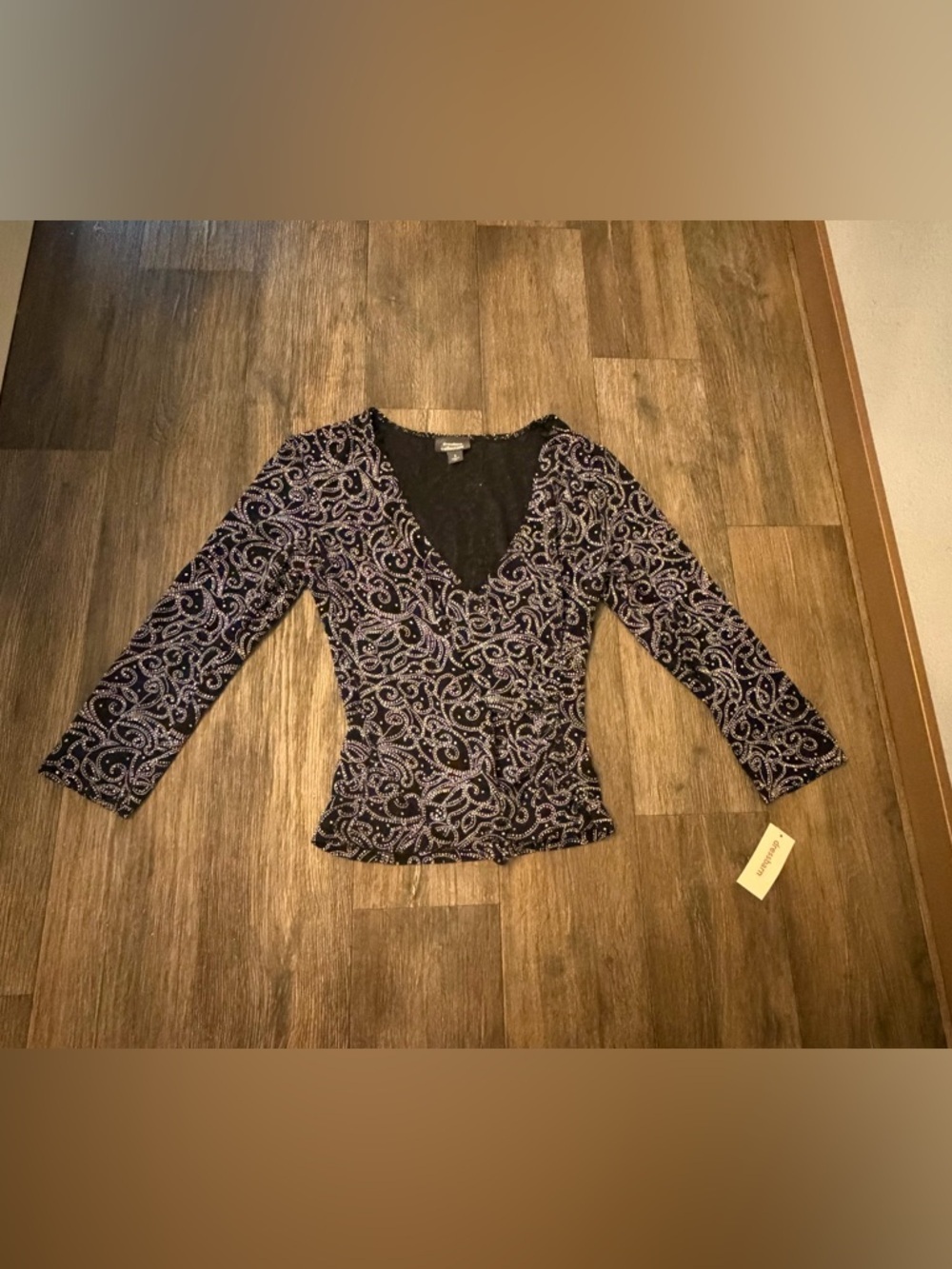 NWT Women's Dressbarn Chic Silver & Black Patterned Design Top Size Small - Picture 2 of 10